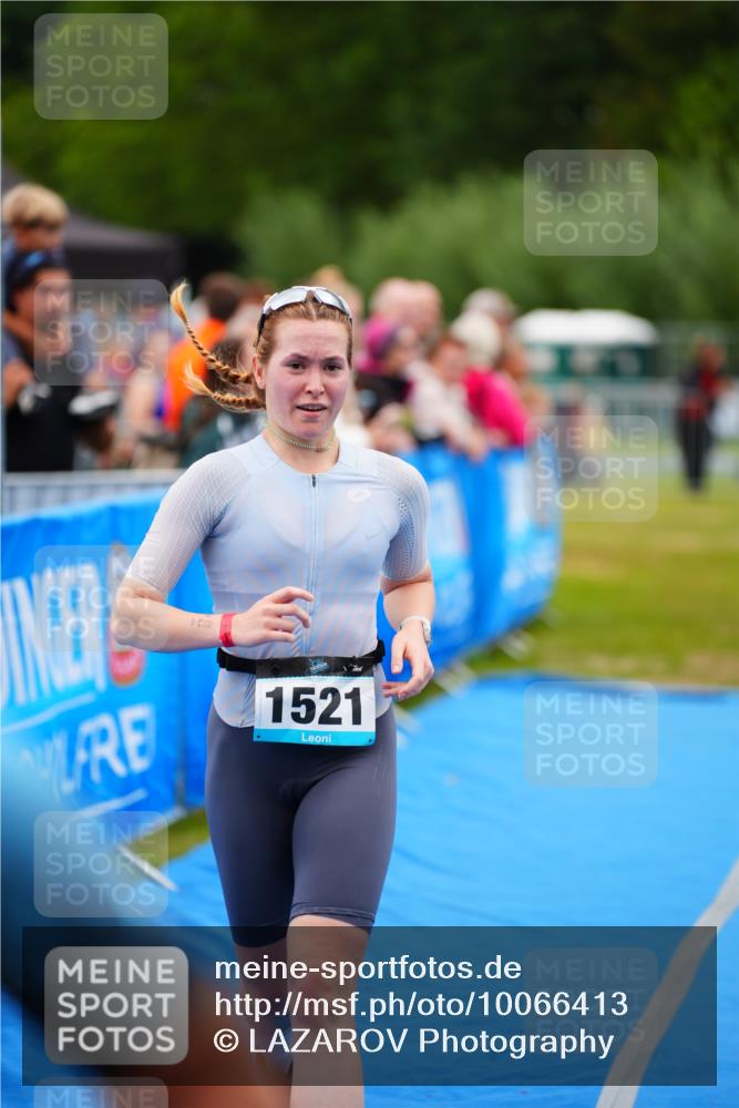30.08.2026 - Elbe Triathlon Hamburg LAZAROV Photography http://msf.ph/oto/10066413 30.08.2026 12:18:24 Ziel 1521 meine-sportfotos.de