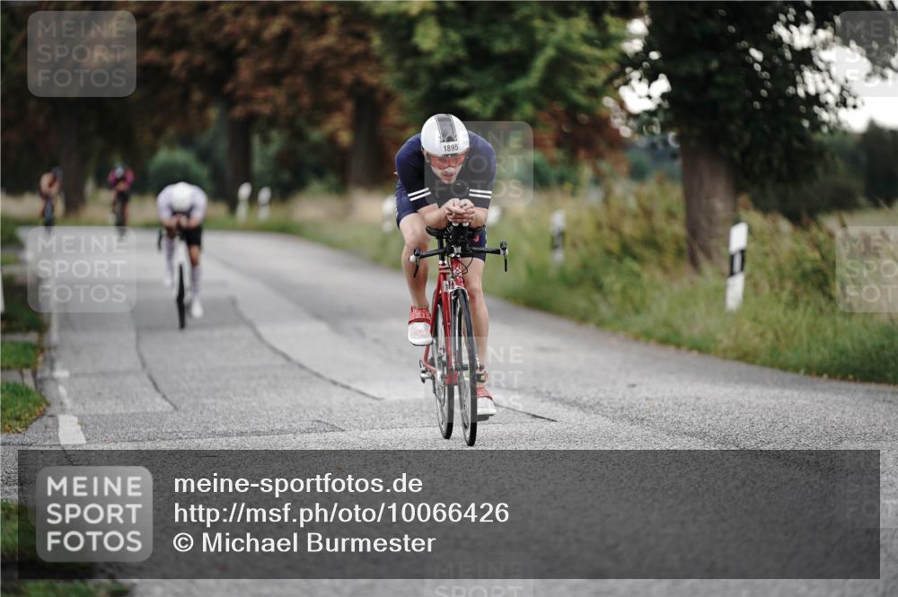 30.08.2026 - Elbe Triathlon Hamburg Michael Burmester http://msf.ph/oto/10066426 30.08.2026 09:10:11 Radfahren 182, 301, 399, 428, 1895 meine-sportfotos.de