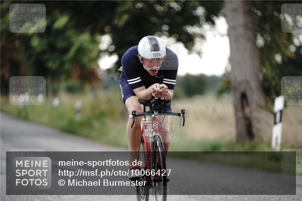 30.08.2026 - Elbe Triathlon Hamburg Michael Burmester http://msf.ph/oto/10066427 30.08.2026 09:10:12 Radfahren 182, 301, 428, 1895 meine-sportfotos.de