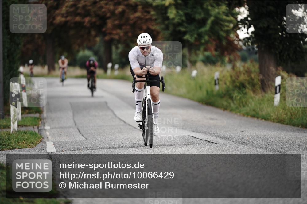 30.08.2026 - Elbe Triathlon Hamburg Michael Burmester http://msf.ph/oto/10066429 30.08.2026 09:10:14 Radfahren 301, 313, 428, 1895 meine-sportfotos.de