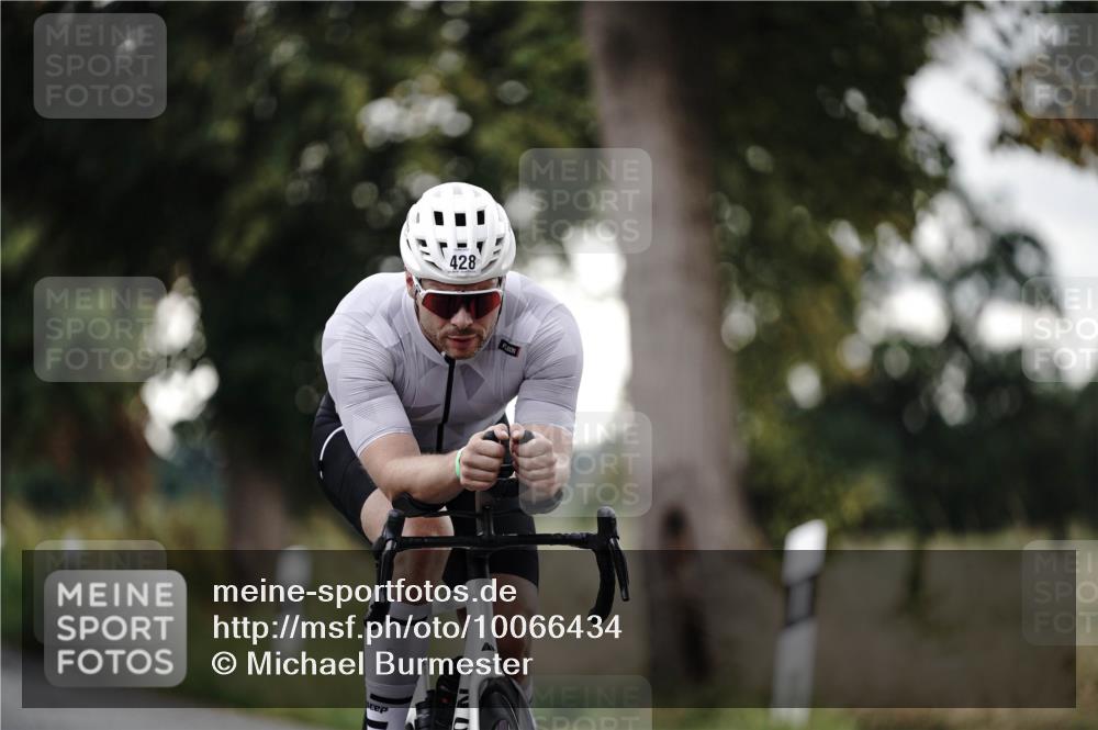 30.08.2026 - Elbe Triathlon Hamburg Michael Burmester http://msf.ph/oto/10066434 30.08.2026 09:10:15 Radfahren 301, 313, 428, 1895 meine-sportfotos.de