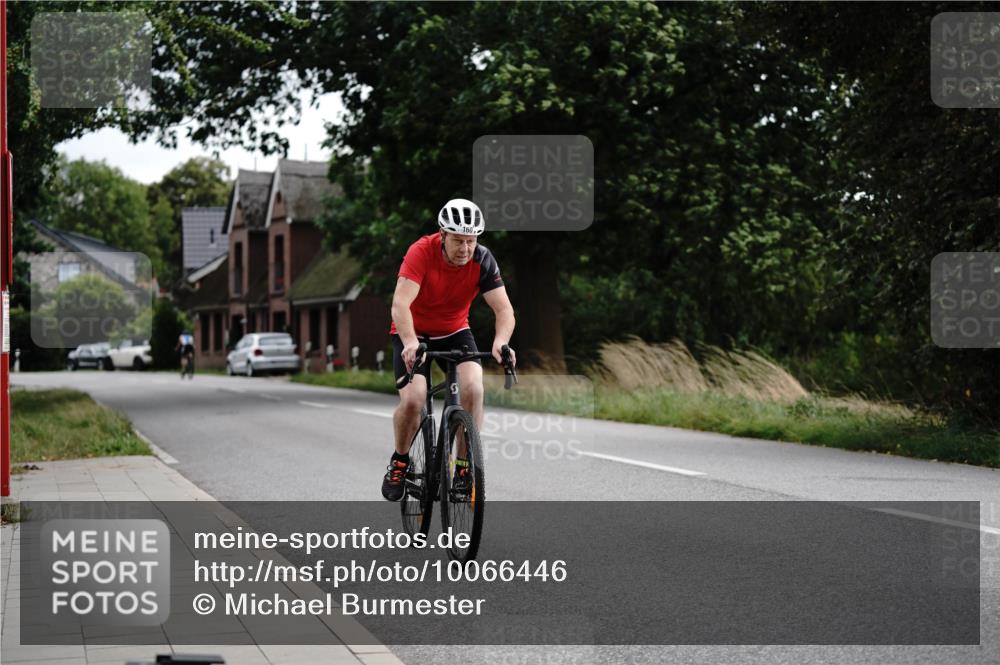 30.08.2026 - Elbe Triathlon Hamburg Michael Burmester http://msf.ph/oto/10066446 30.08.2026 15:20:27 Radfahren  meine-sportfotos.de