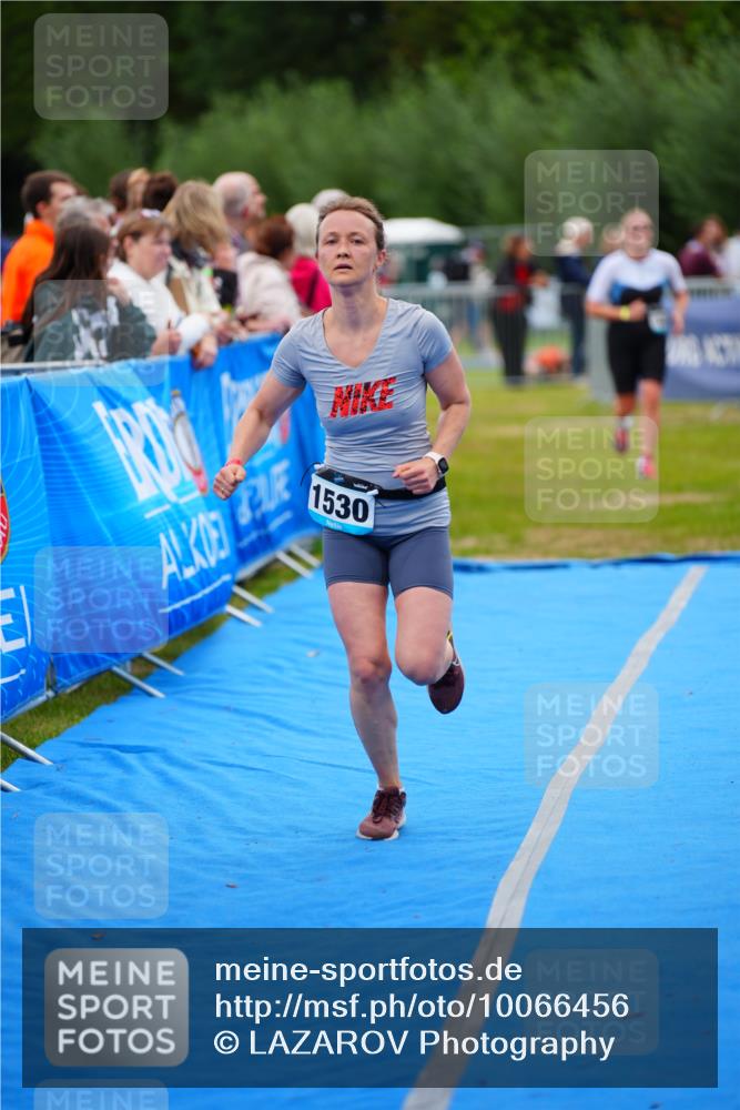 30.08.2026 - Elbe Triathlon Hamburg LAZAROV Photography http://msf.ph/oto/10066456 30.08.2026 12:18:38 Ziel 1530, 1601 meine-sportfotos.de