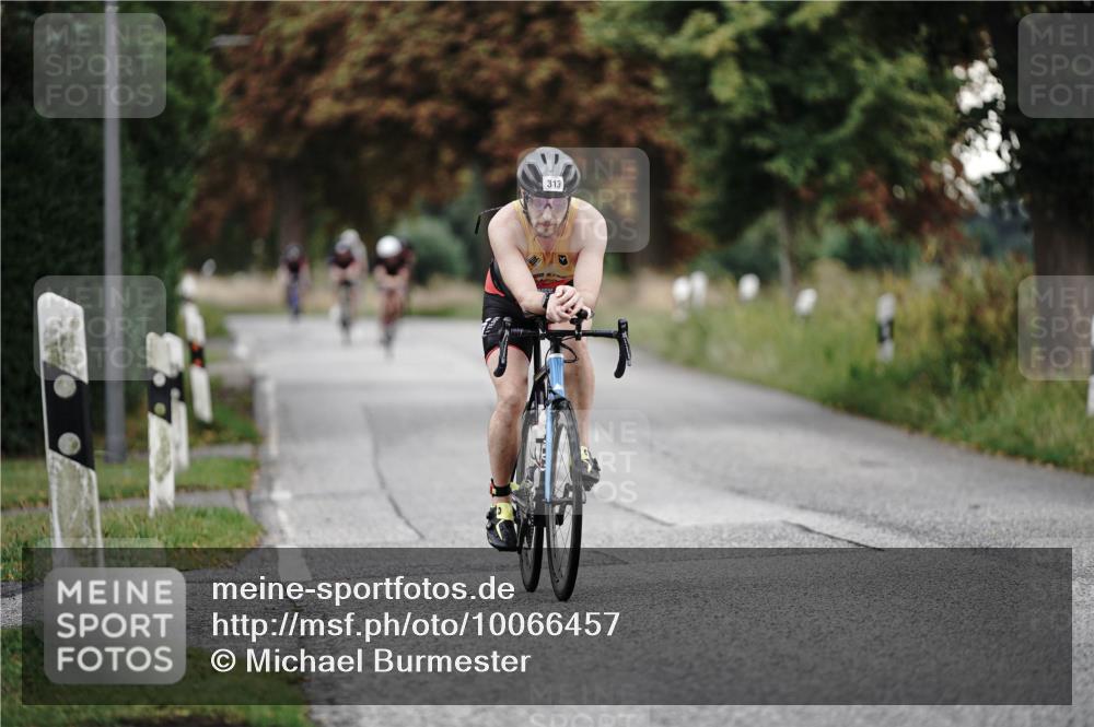 30.08.2026 - Elbe Triathlon Hamburg Michael Burmester http://msf.ph/oto/10066457 30.08.2026 09:10:20 Radfahren 227, 301, 313 meine-sportfotos.de