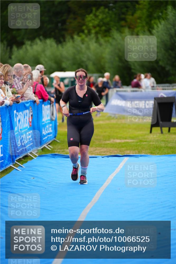 30.08.2026 - Elbe Triathlon Hamburg LAZAROV Photography http://msf.ph/oto/10066525 30.08.2026 12:19:05 Ziel 945, 1690, 1695 meine-sportfotos.de