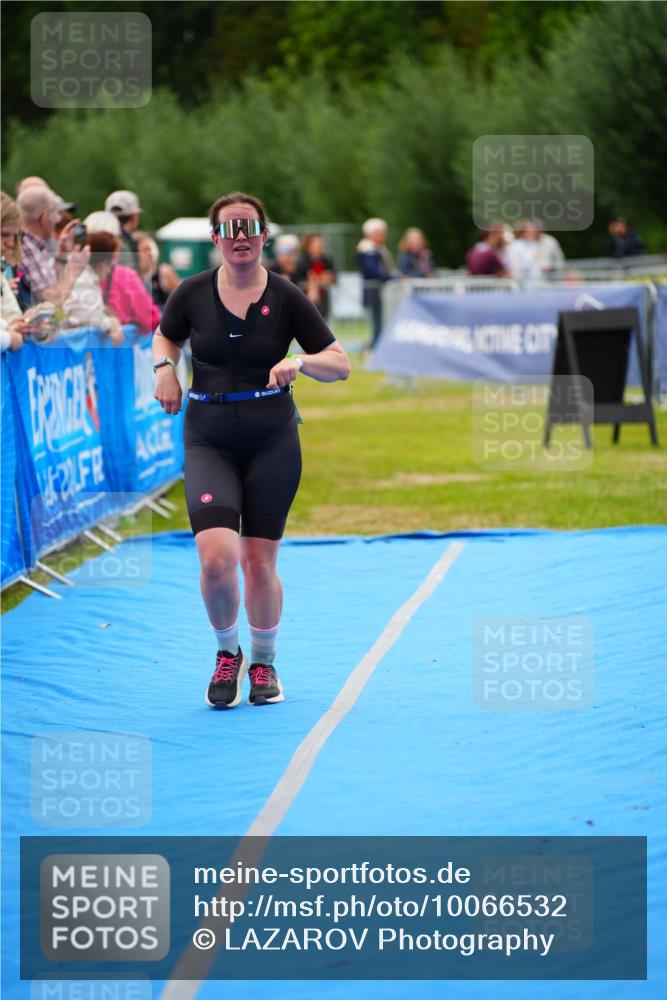 30.08.2026 - Elbe Triathlon Hamburg LAZAROV Photography http://msf.ph/oto/10066532 30.08.2026 12:19:05 Ziel 945, 1690, 1695 meine-sportfotos.de