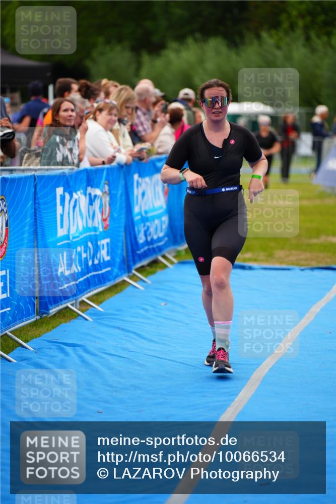 30.08.2026 - Elbe Triathlon Hamburg LAZAROV Photography http://msf.ph/oto/10066534 30.08.2026 12:19:06 Ziel 945, 1690, 1695 meine-sportfotos.de