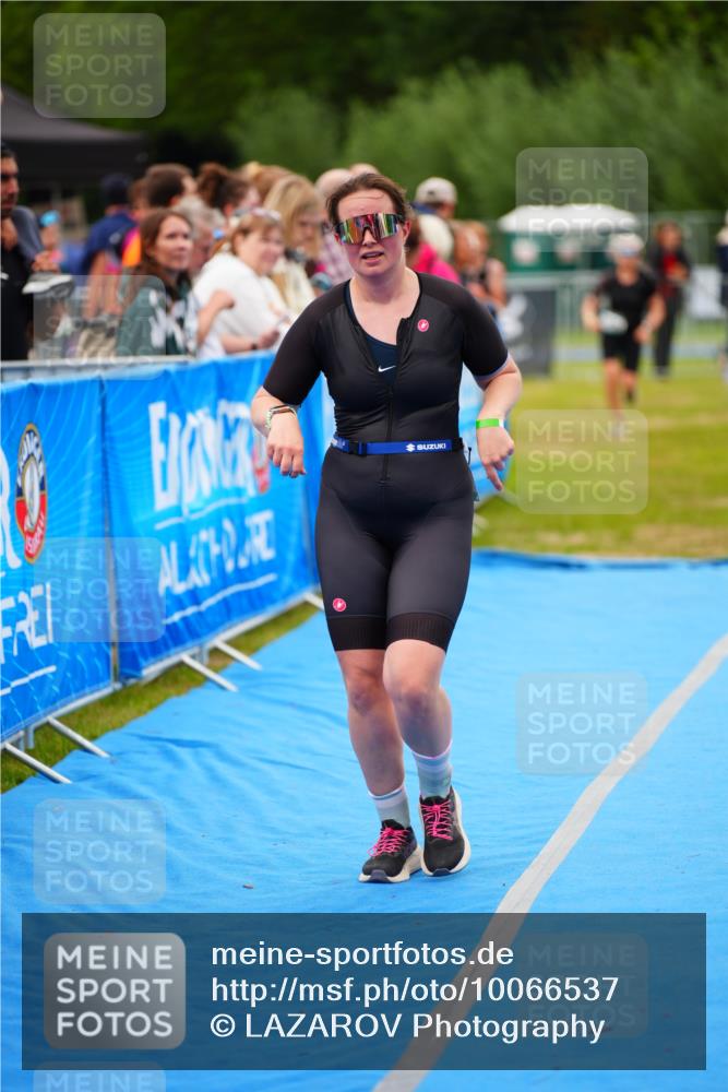 30.08.2026 - Elbe Triathlon Hamburg LAZAROV Photography http://msf.ph/oto/10066537 30.08.2026 12:19:07 Ziel 945, 1690, 1695 meine-sportfotos.de