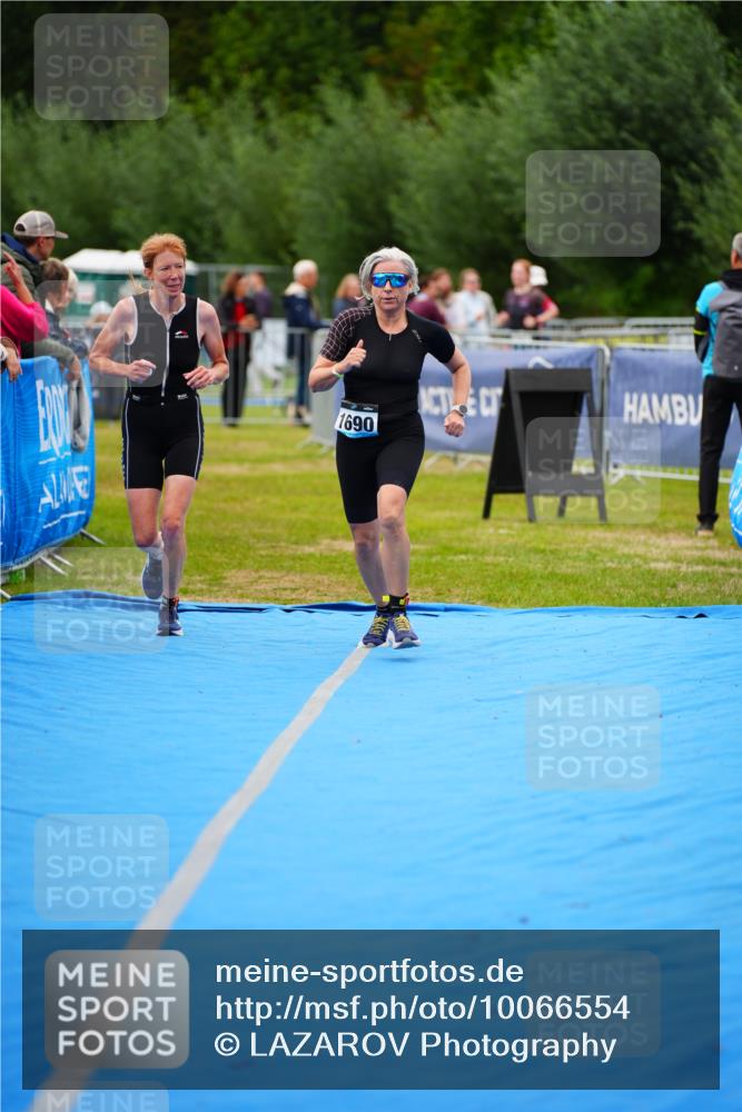30.08.2026 - Elbe Triathlon Hamburg LAZAROV Photography http://msf.ph/oto/10066554 30.08.2026 12:19:11 Ziel 1690, 1695 meine-sportfotos.de