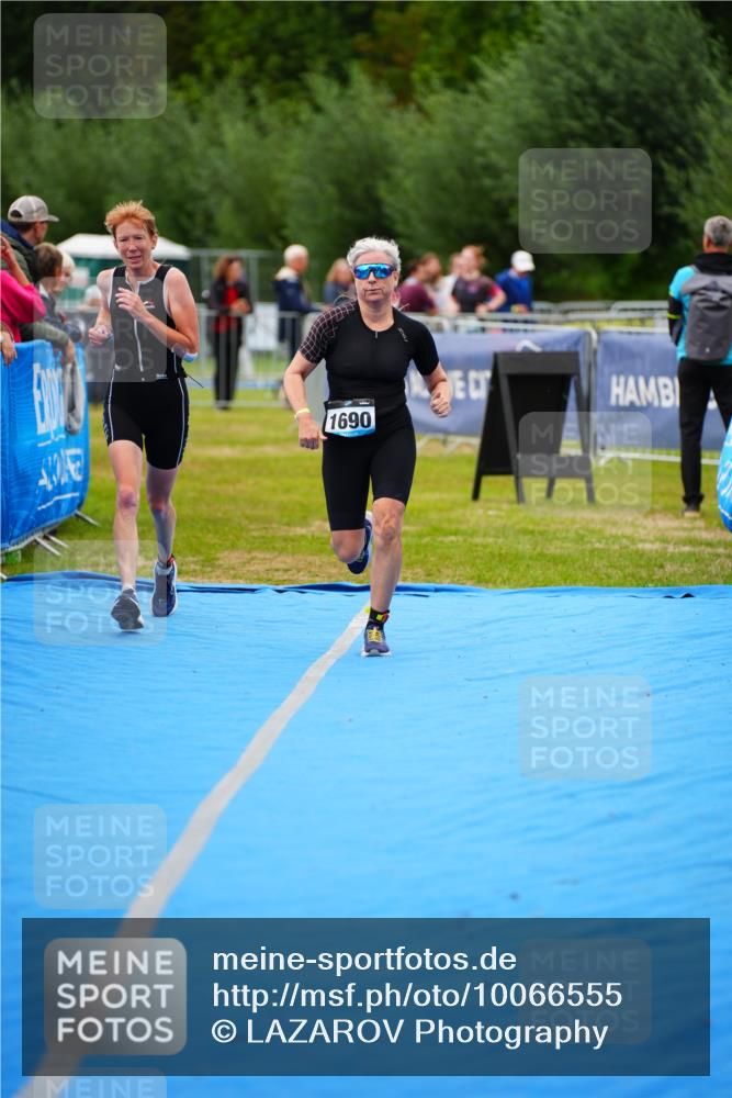 30.08.2026 - Elbe Triathlon Hamburg LAZAROV Photography http://msf.ph/oto/10066555 30.08.2026 12:19:11 Ziel 1690, 1695 meine-sportfotos.de