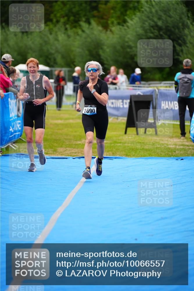 30.08.2026 - Elbe Triathlon Hamburg LAZAROV Photography http://msf.ph/oto/10066557 30.08.2026 12:19:11 Ziel 1690, 1695 meine-sportfotos.de