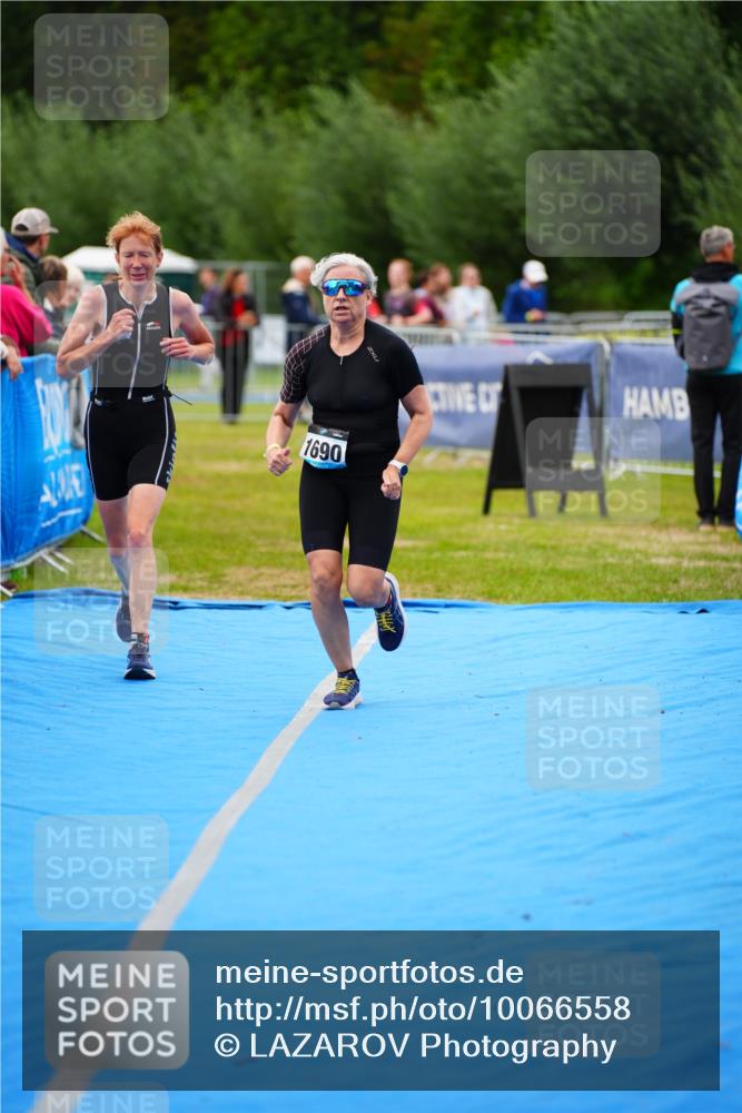 30.08.2026 - Elbe Triathlon Hamburg LAZAROV Photography http://msf.ph/oto/10066558 30.08.2026 12:19:11 Ziel 1690, 1695 meine-sportfotos.de