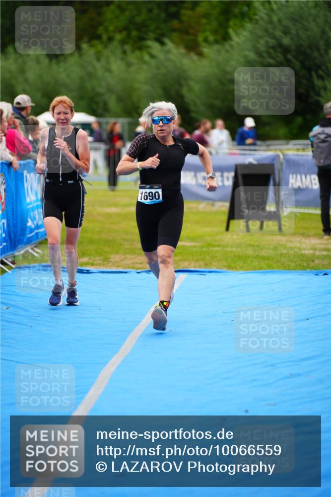 30.08.2026 - Elbe Triathlon Hamburg LAZAROV Photography http://msf.ph/oto/10066559 30.08.2026 12:19:12 Ziel 1690, 1695 meine-sportfotos.de