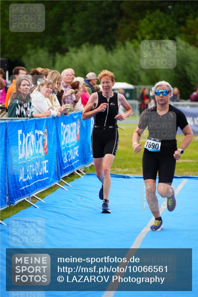 30.08.2026 - Elbe Triathlon Hamburg LAZAROV Photography http://msf.ph/oto/10066561 30.08.2026 12:19:12 Ziel 1690, 1695 meine-sportfotos.de