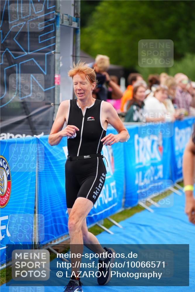 30.08.2026 - Elbe Triathlon Hamburg LAZAROV Photography http://msf.ph/oto/10066571 30.08.2026 12:19:14 Ziel 1537, 1690, 1695 meine-sportfotos.de