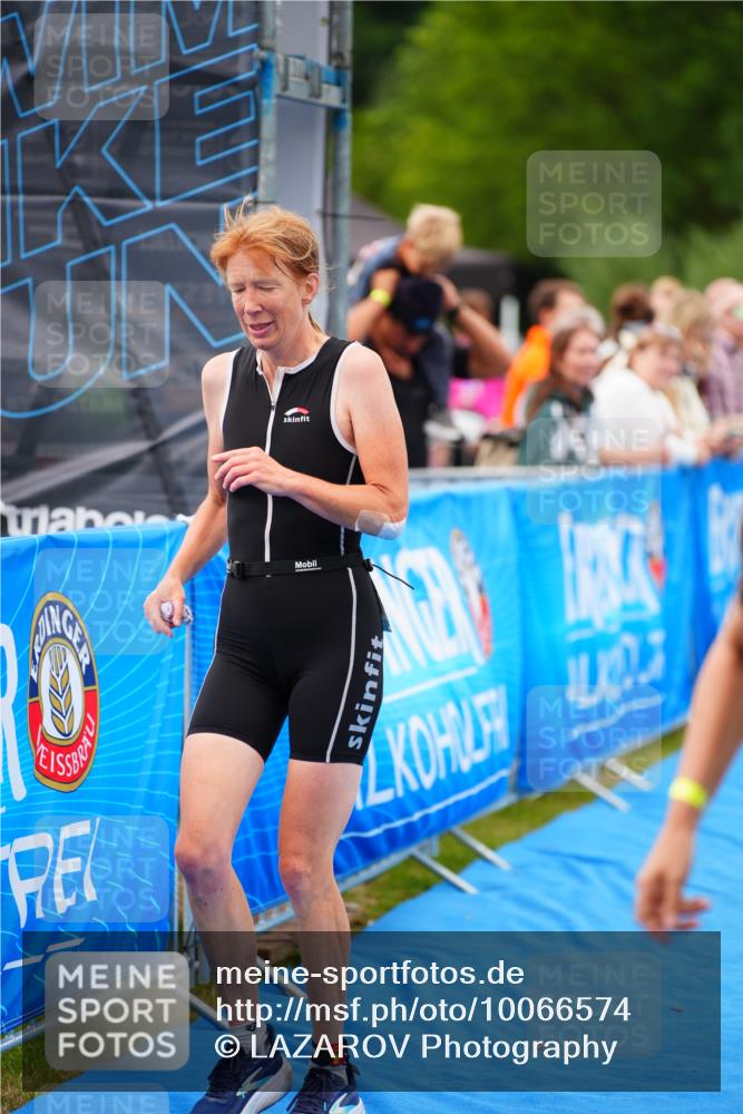 30.08.2026 - Elbe Triathlon Hamburg LAZAROV Photography http://msf.ph/oto/10066574 30.08.2026 12:19:14 Ziel 1537, 1690, 1695 meine-sportfotos.de