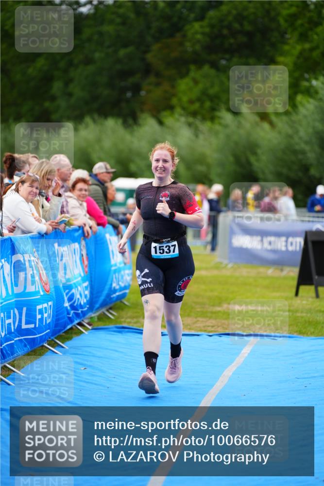 30.08.2026 - Elbe Triathlon Hamburg LAZAROV Photography http://msf.ph/oto/10066576 30.08.2026 12:19:21 Ziel 1537 meine-sportfotos.de