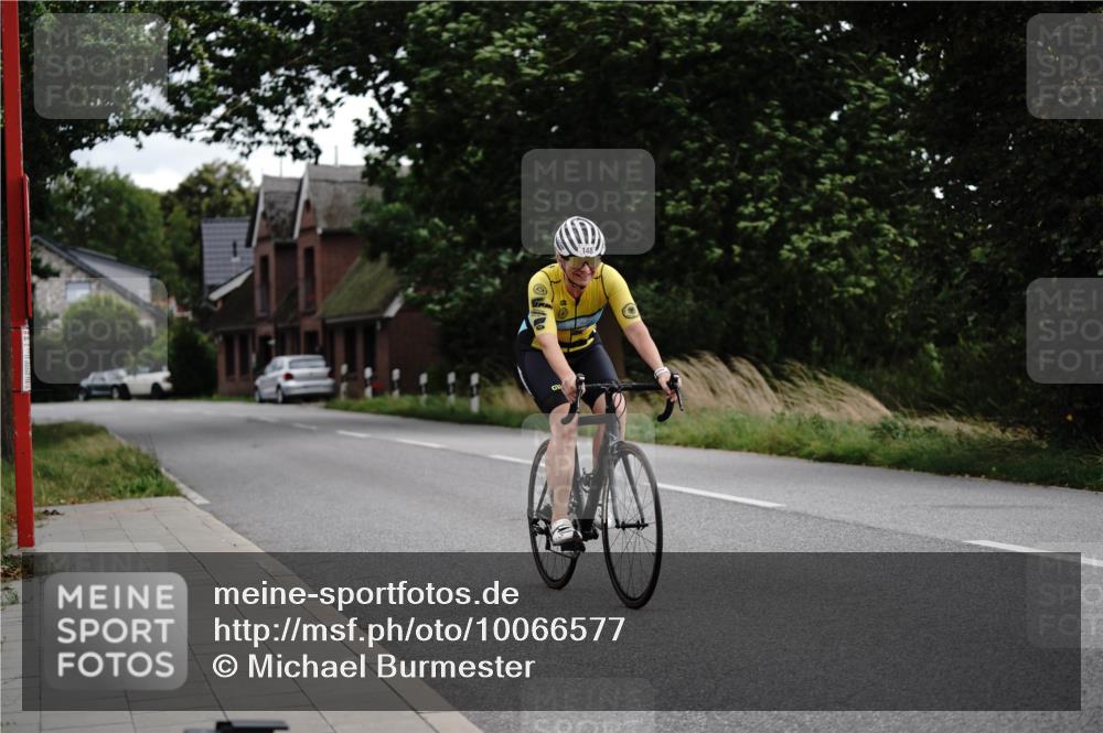 30.08.2026 - Elbe Triathlon Hamburg Michael Burmester http://msf.ph/oto/10066577 30.08.2026 15:24:59 Radfahren  meine-sportfotos.de