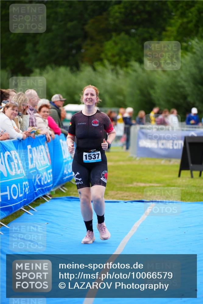 30.08.2026 - Elbe Triathlon Hamburg LAZAROV Photography http://msf.ph/oto/10066579 30.08.2026 12:19:21 Ziel 1537 meine-sportfotos.de