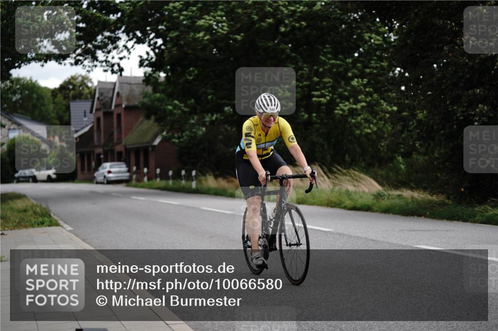 30.08.2026 - Elbe Triathlon Hamburg Michael Burmester http://msf.ph/oto/10066580 30.08.2026 15:24:59 Radfahren  meine-sportfotos.de