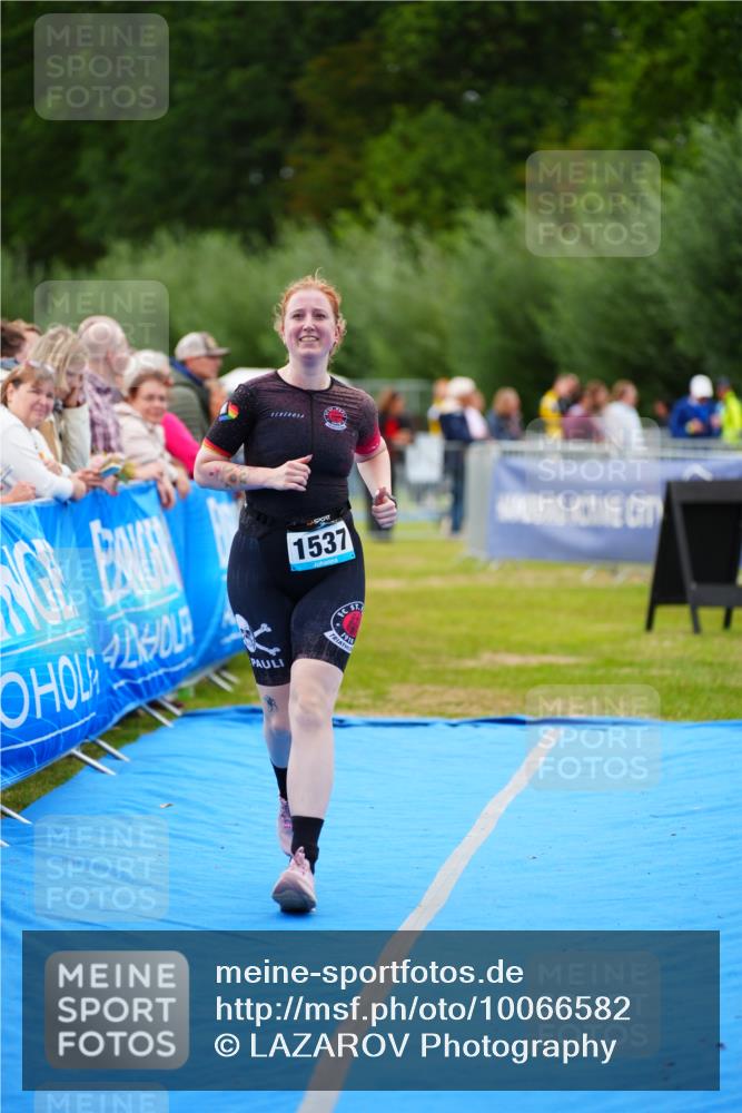 30.08.2026 - Elbe Triathlon Hamburg LAZAROV Photography http://msf.ph/oto/10066582 30.08.2026 12:19:22 Ziel 1537 meine-sportfotos.de