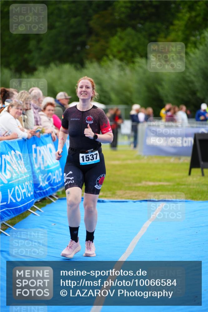 30.08.2026 - Elbe Triathlon Hamburg LAZAROV Photography http://msf.ph/oto/10066584 30.08.2026 12:19:22 Ziel 1537 meine-sportfotos.de