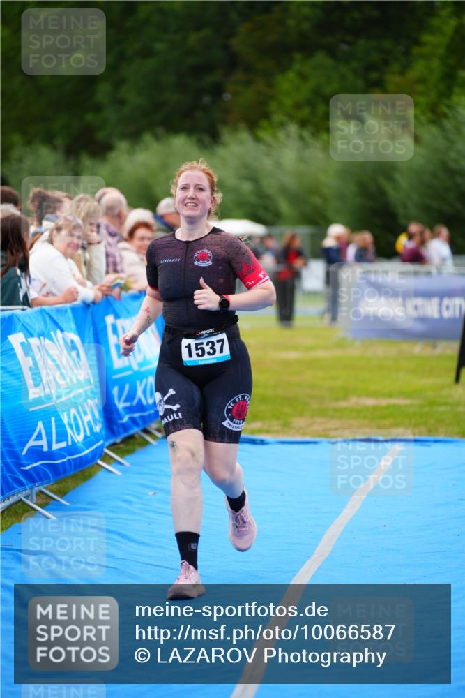 30.08.2026 - Elbe Triathlon Hamburg LAZAROV Photography http://msf.ph/oto/10066587 30.08.2026 12:19:22 Ziel 1537 meine-sportfotos.de