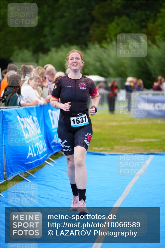 30.08.2026 - Elbe Triathlon Hamburg LAZAROV Photography http://msf.ph/oto/10066589 30.08.2026 12:19:22 Ziel 1537 meine-sportfotos.de