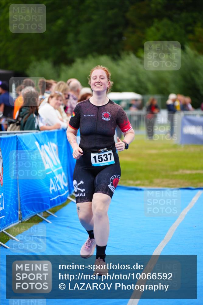 30.08.2026 - Elbe Triathlon Hamburg LAZAROV Photography http://msf.ph/oto/10066592 30.08.2026 12:19:22 Ziel 1537 meine-sportfotos.de
