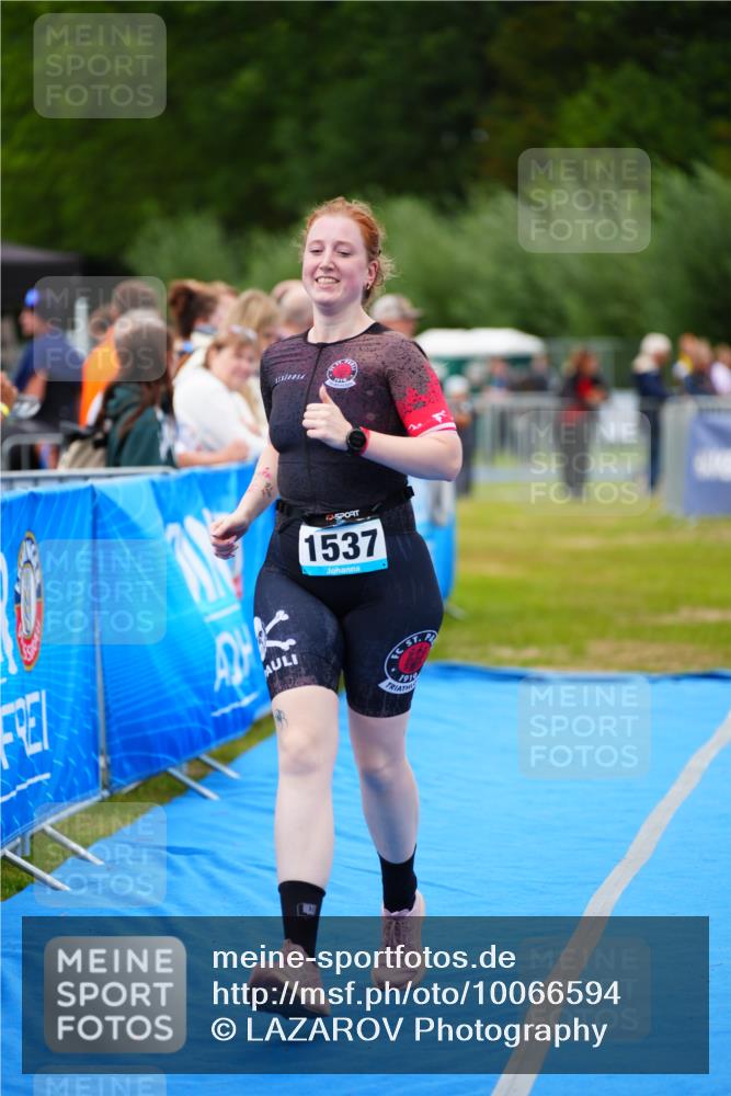 30.08.2026 - Elbe Triathlon Hamburg LAZAROV Photography http://msf.ph/oto/10066594 30.08.2026 12:19:23 Ziel 1537 meine-sportfotos.de