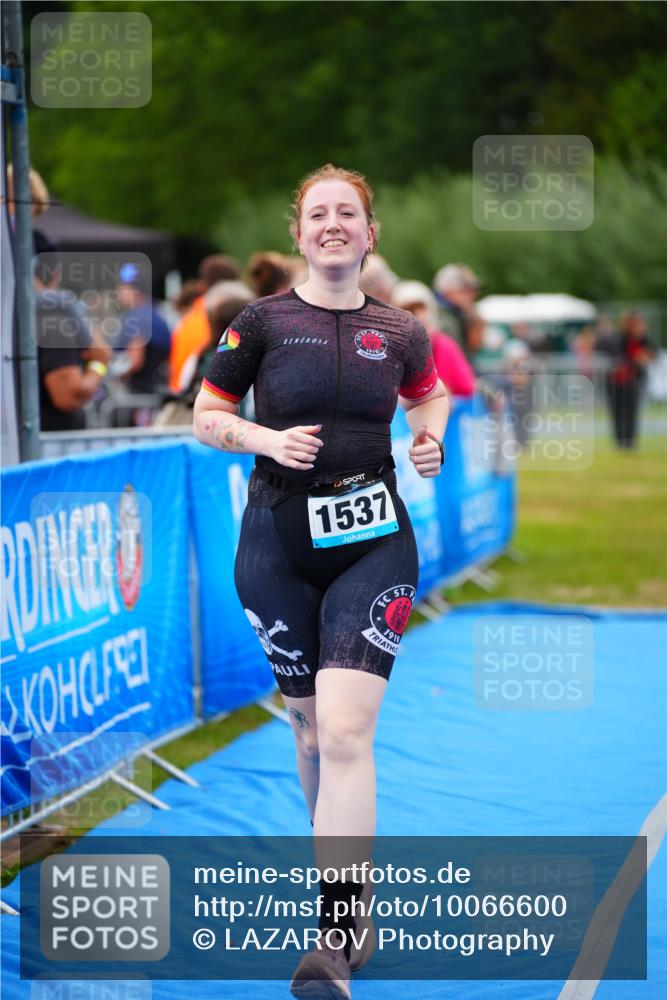 30.08.2026 - Elbe Triathlon Hamburg LAZAROV Photography http://msf.ph/oto/10066600 30.08.2026 12:19:23 Ziel 1537 meine-sportfotos.de