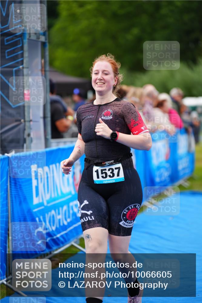 30.08.2026 - Elbe Triathlon Hamburg LAZAROV Photography http://msf.ph/oto/10066605 30.08.2026 12:19:23 Ziel 1537 meine-sportfotos.de