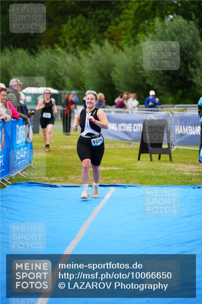 30.08.2026 - Elbe Triathlon Hamburg LAZAROV Photography http://msf.ph/oto/10066650 30.08.2026 12:19:36 Ziel 1504, 1623, 1694 meine-sportfotos.de