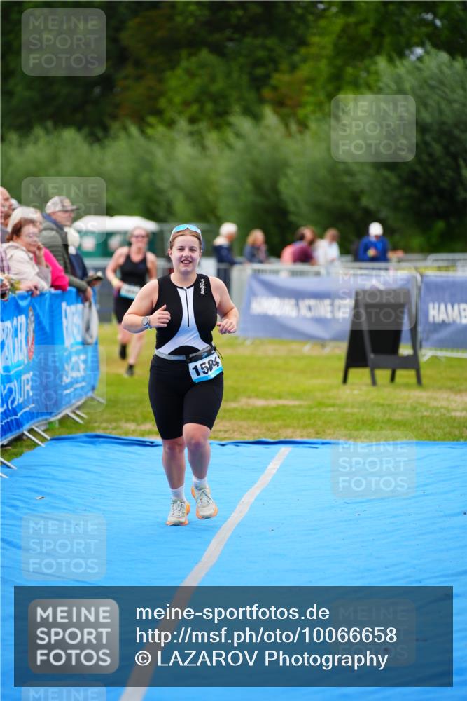30.08.2026 - Elbe Triathlon Hamburg LAZAROV Photography http://msf.ph/oto/10066658 30.08.2026 12:19:37 Ziel 1504, 1623, 1694 meine-sportfotos.de