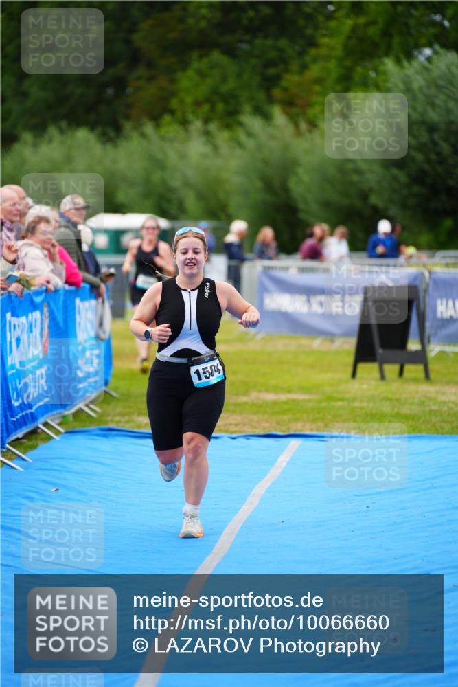30.08.2026 - Elbe Triathlon Hamburg LAZAROV Photography http://msf.ph/oto/10066660 30.08.2026 12:19:37 Ziel 1504, 1623, 1694 meine-sportfotos.de