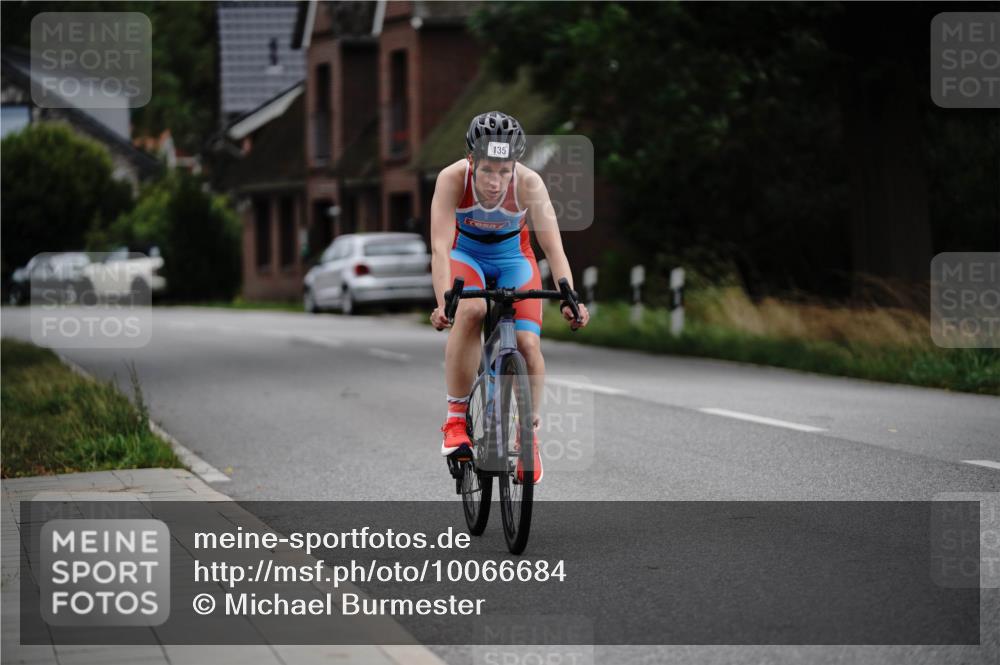 30.08.2026 - Elbe Triathlon Hamburg Michael Burmester http://msf.ph/oto/10066684 30.08.2026 15:27:15 Radfahren  meine-sportfotos.de