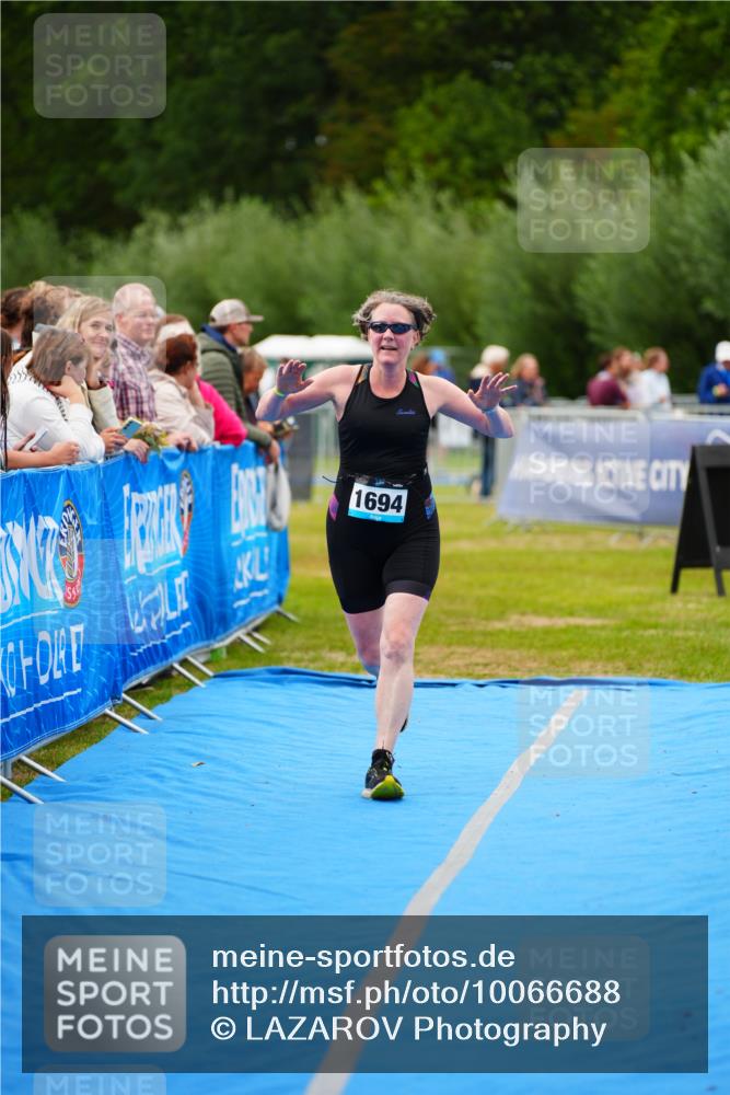 30.08.2026 - Elbe Triathlon Hamburg LAZAROV Photography http://msf.ph/oto/10066688 30.08.2026 12:19:43 Ziel 1694 meine-sportfotos.de
