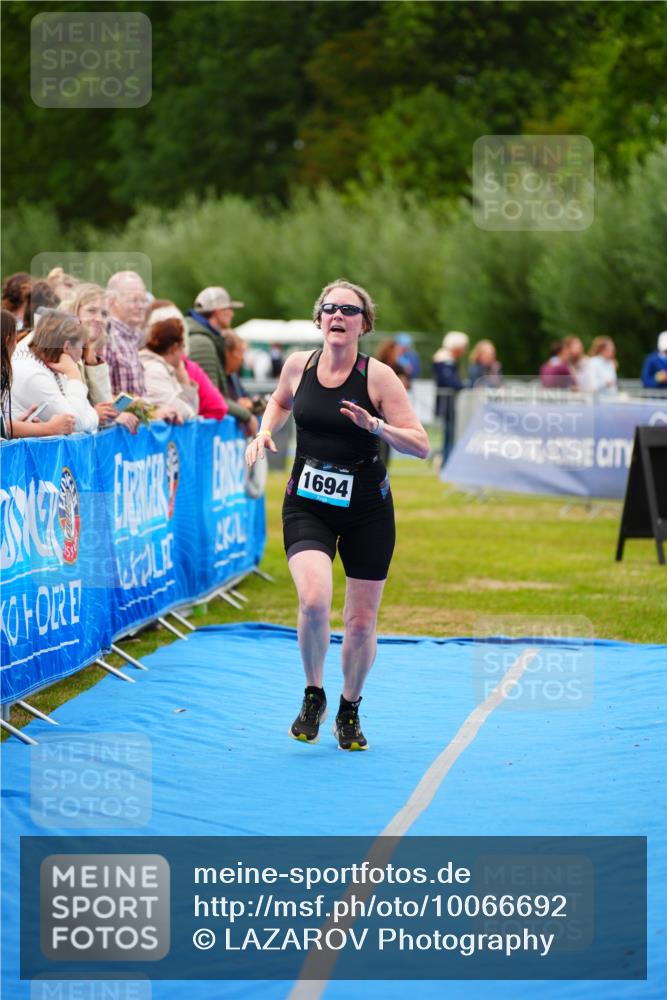 30.08.2026 - Elbe Triathlon Hamburg LAZAROV Photography http://msf.ph/oto/10066692 30.08.2026 12:19:43 Ziel 1694 meine-sportfotos.de