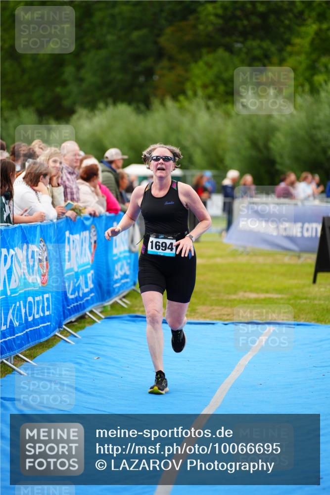 30.08.2026 - Elbe Triathlon Hamburg LAZAROV Photography http://msf.ph/oto/10066695 30.08.2026 12:19:43 Ziel 1694 meine-sportfotos.de
