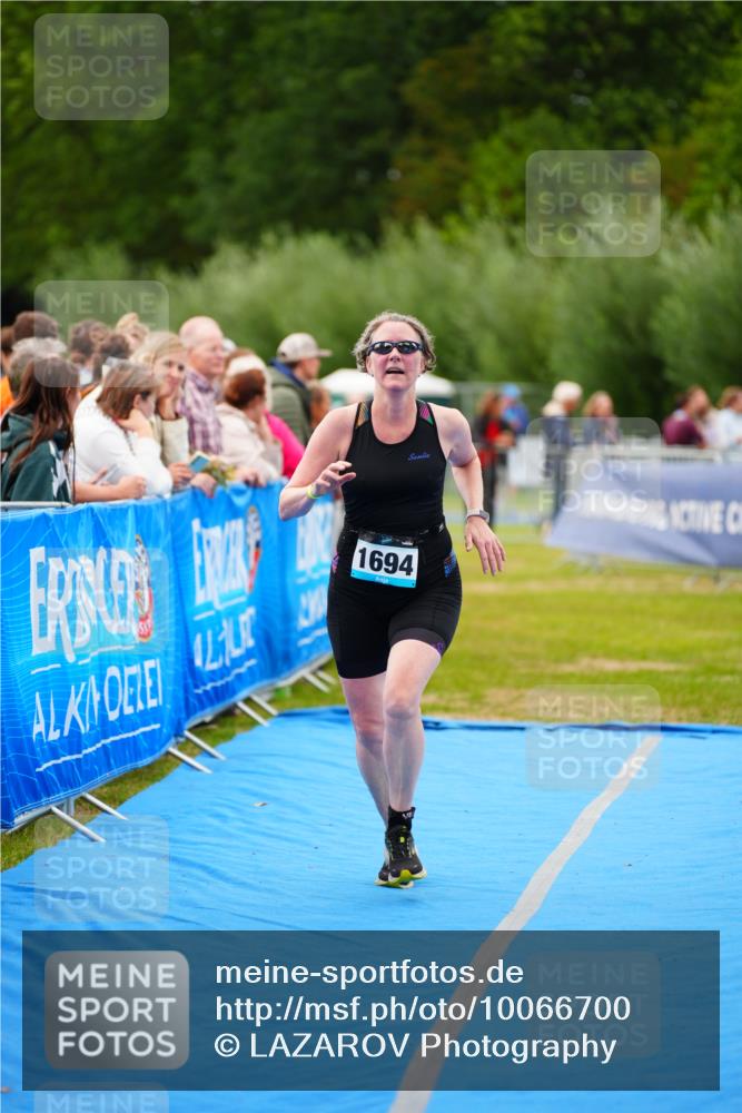 30.08.2026 - Elbe Triathlon Hamburg LAZAROV Photography http://msf.ph/oto/10066700 30.08.2026 12:19:43 Ziel 1694 meine-sportfotos.de