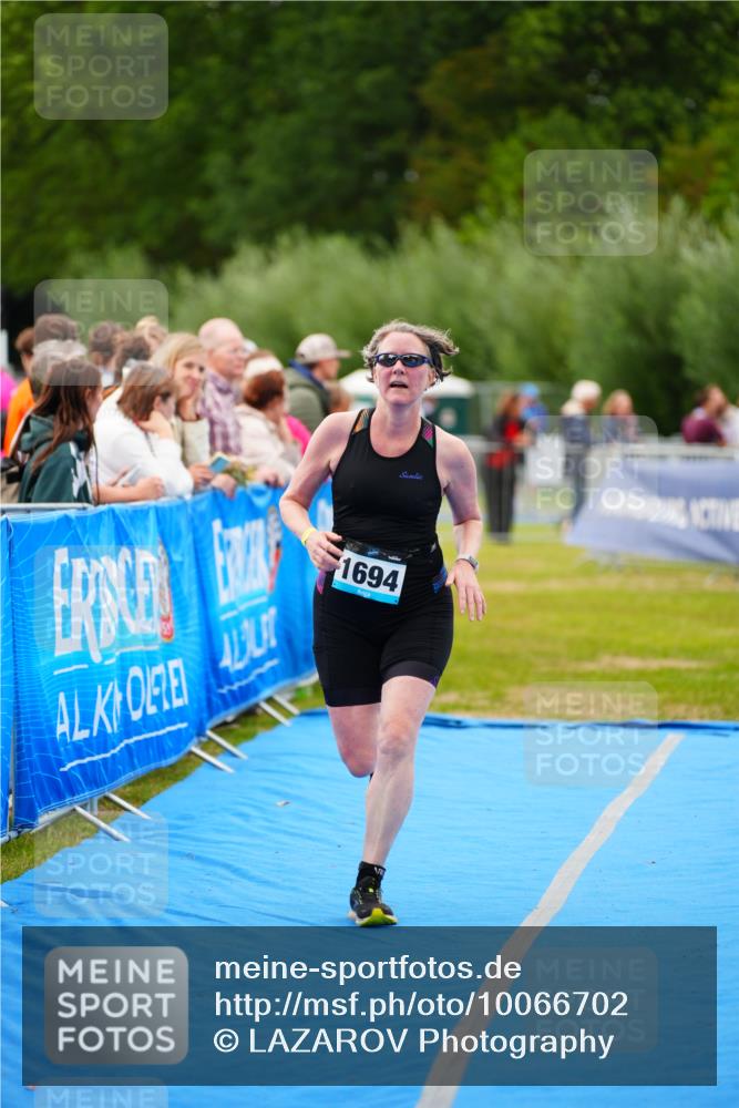 30.08.2026 - Elbe Triathlon Hamburg LAZAROV Photography http://msf.ph/oto/10066702 30.08.2026 12:19:43 Ziel 1694 meine-sportfotos.de