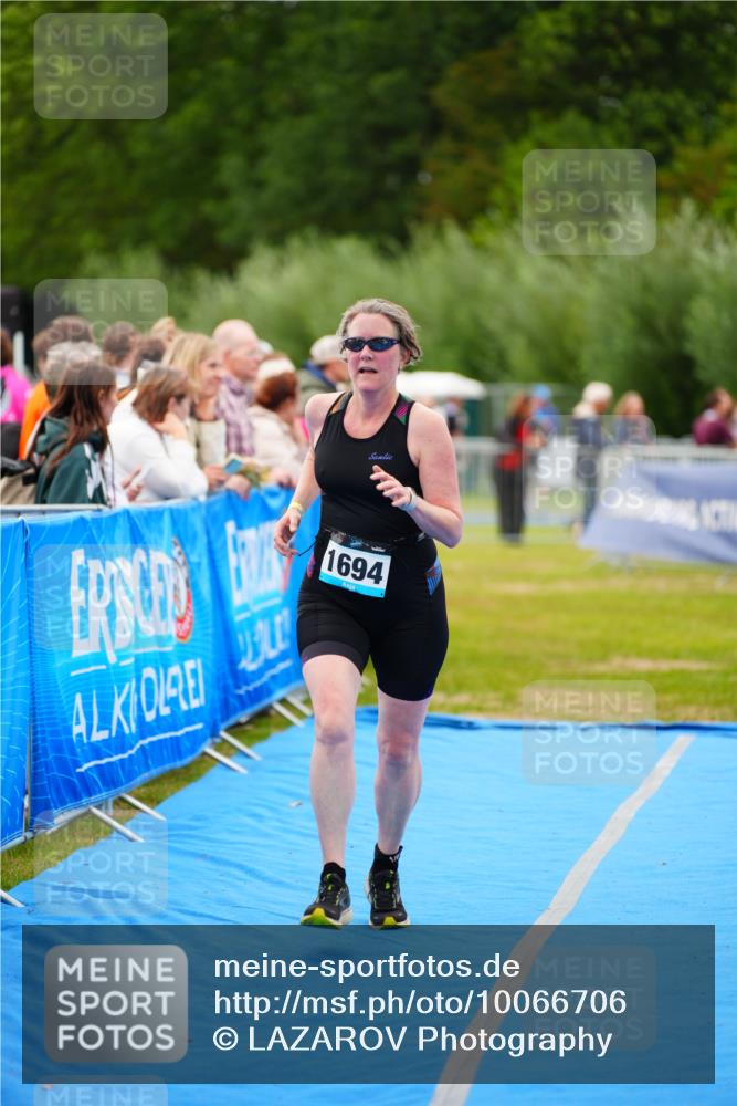 30.08.2026 - Elbe Triathlon Hamburg LAZAROV Photography http://msf.ph/oto/10066706 30.08.2026 12:19:44 Ziel 1694 meine-sportfotos.de