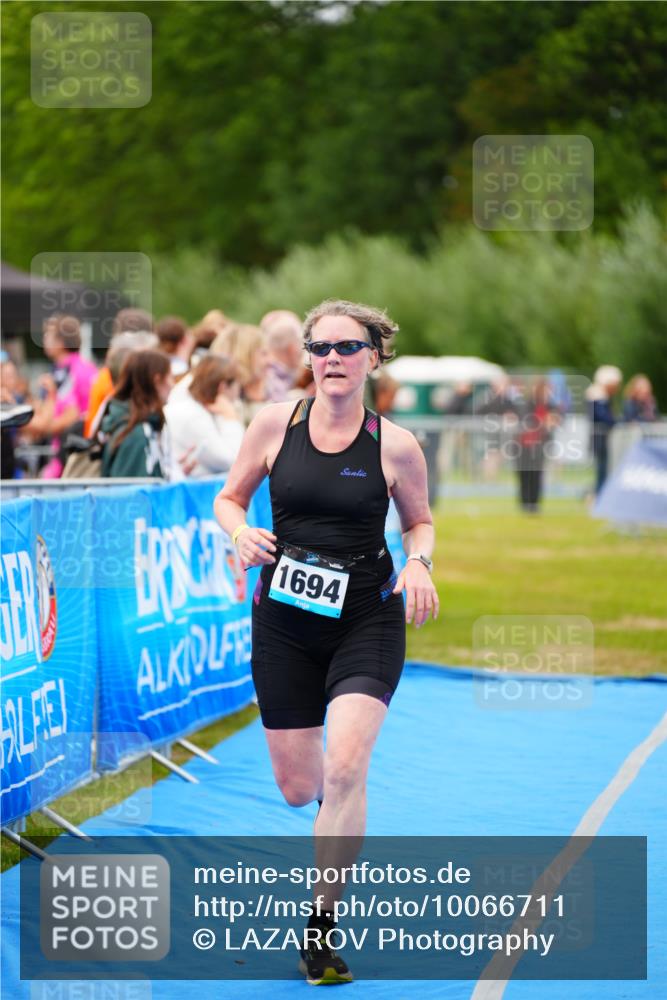 30.08.2026 - Elbe Triathlon Hamburg LAZAROV Photography http://msf.ph/oto/10066711 30.08.2026 12:19:44 Ziel 1694 meine-sportfotos.de