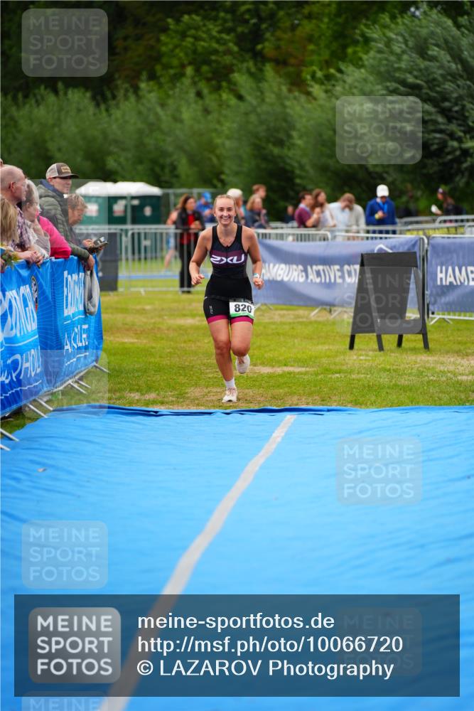 30.08.2026 - Elbe Triathlon Hamburg LAZAROV Photography http://msf.ph/oto/10066720 30.08.2026 12:19:55 Ziel 820 meine-sportfotos.de