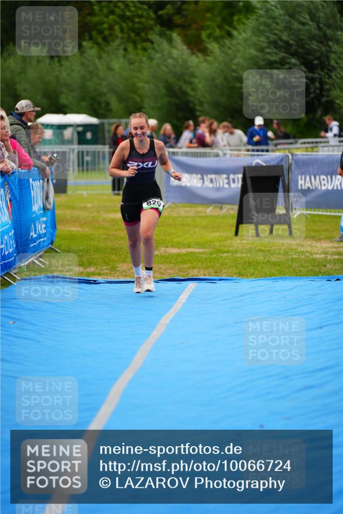 30.08.2026 - Elbe Triathlon Hamburg LAZAROV Photography http://msf.ph/oto/10066724 30.08.2026 12:19:55 Ziel 820 meine-sportfotos.de