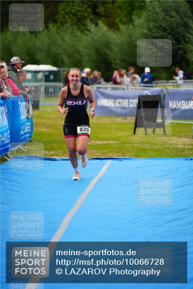 30.08.2026 - Elbe Triathlon Hamburg LAZAROV Photography http://msf.ph/oto/10066728 30.08.2026 12:19:56 Ziel 820 meine-sportfotos.de