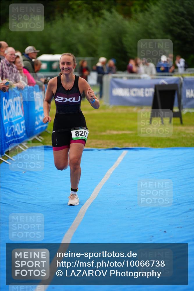 30.08.2026 - Elbe Triathlon Hamburg LAZAROV Photography http://msf.ph/oto/10066738 30.08.2026 12:19:57 Ziel 820 meine-sportfotos.de