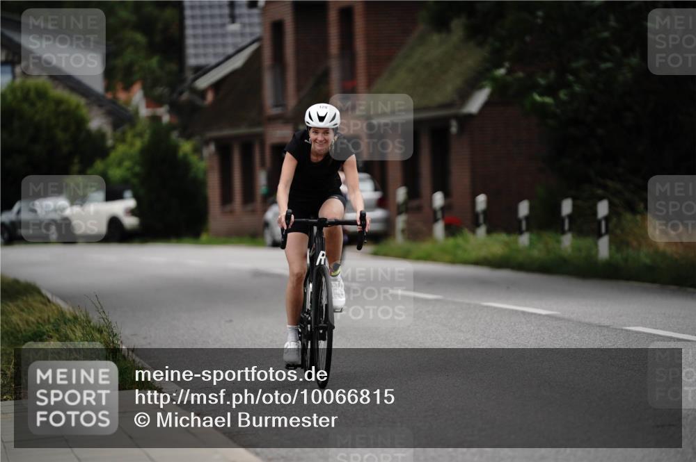 30.08.2026 - Elbe Triathlon Hamburg Michael Burmester http://msf.ph/oto/10066815 30.08.2026 15:29:12 Radfahren  meine-sportfotos.de