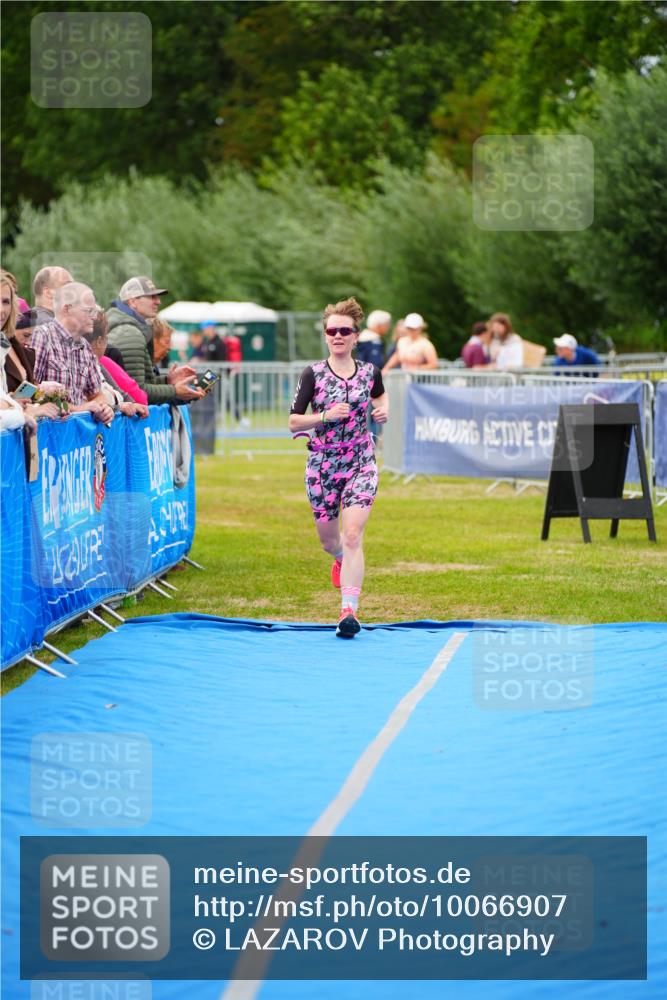 30.08.2026 - Elbe Triathlon Hamburg LAZAROV Photography http://msf.ph/oto/10066907 30.08.2026 12:21:03 Ziel 1673 meine-sportfotos.de