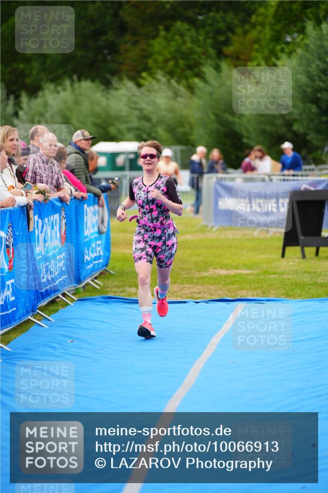30.08.2026 - Elbe Triathlon Hamburg LAZAROV Photography http://msf.ph/oto/10066913 30.08.2026 12:21:04 Ziel 1673 meine-sportfotos.de